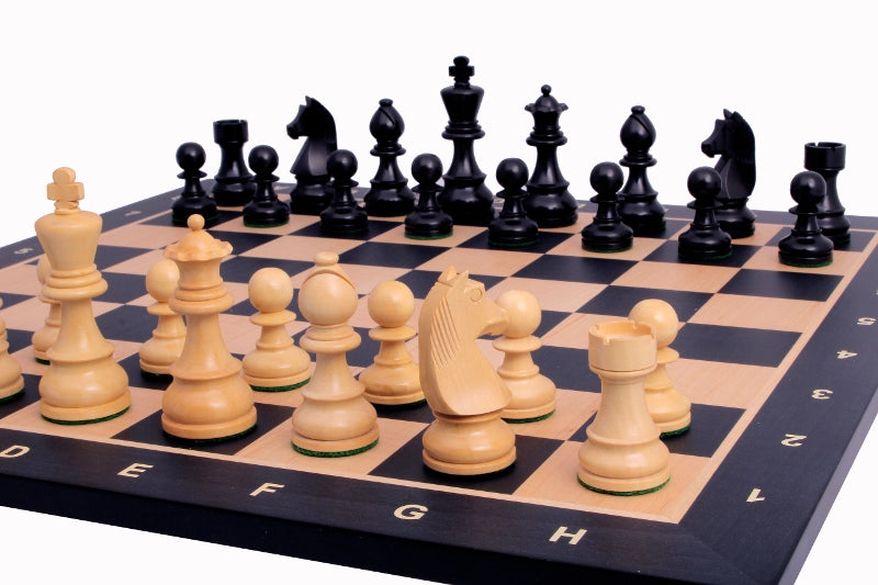 Échiquier noir avec coordonnées en marqueterie de bois de sycomore + Pièces d'échecs Timeless Ebonized - Ensemble de taille 6 - c686d255d8570a183ba73aaa2587a0f0