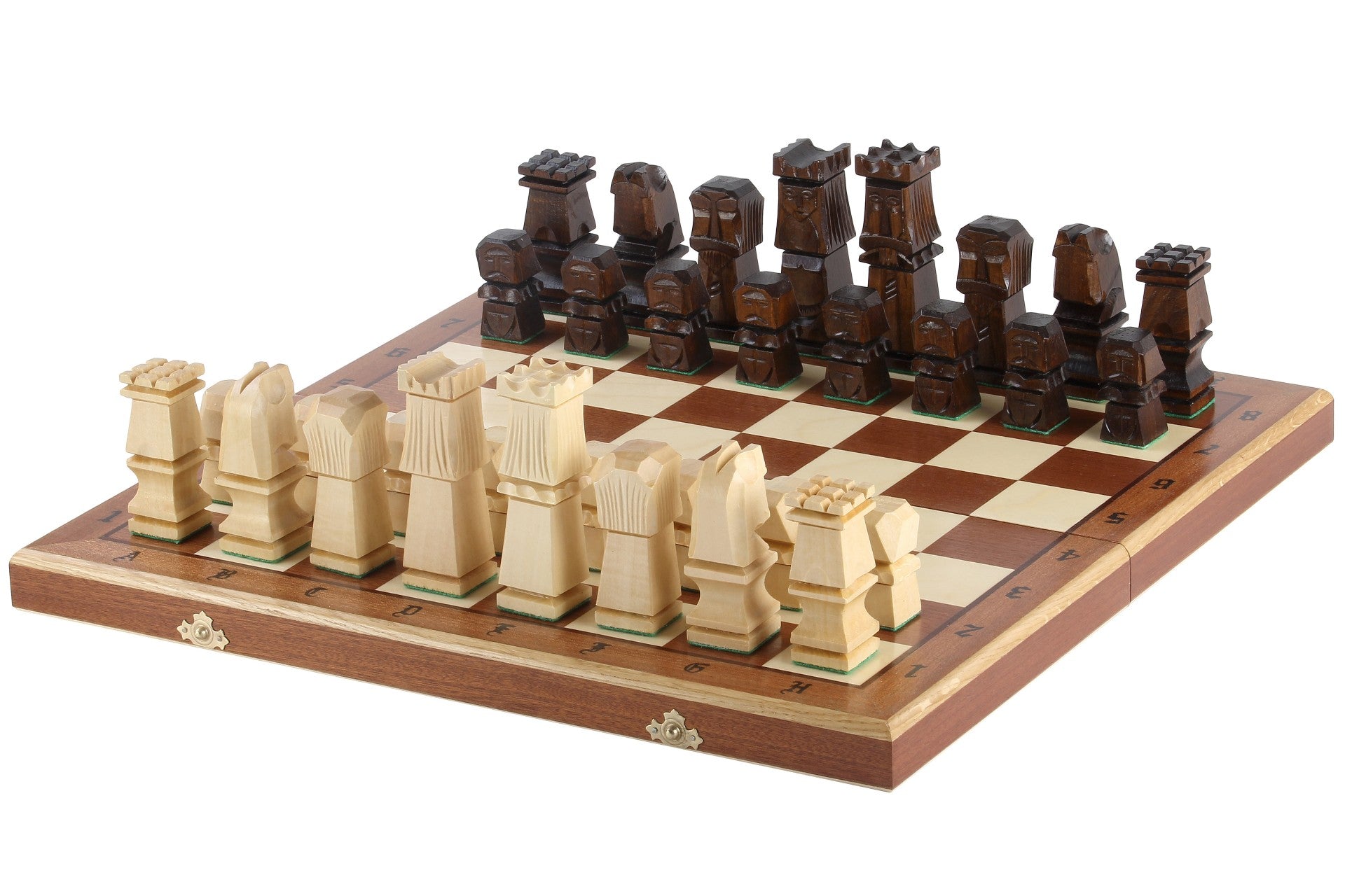 Jeu d'échecs ORAWA sculpté en bois avec l'échiquier en marqueterie de bois d'acajou et sycomore (49 x 49cm) - Jeu d'échecs ORAWA sculpté en bois avec l'échiquier en marqueterie de bois d'acajou et sycomore (49 x 49cm)