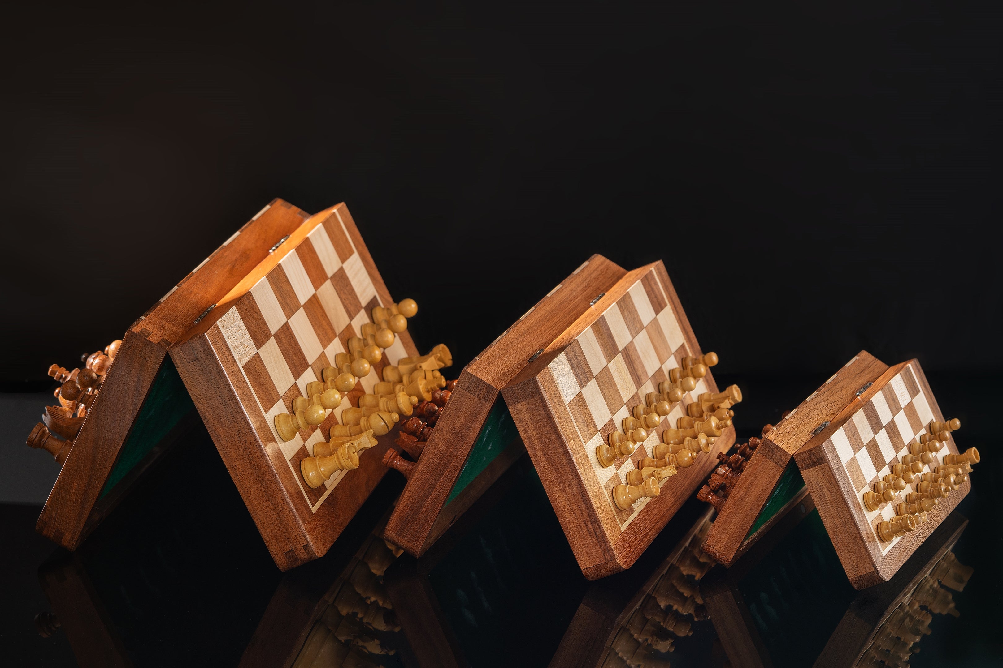Szachy MAGNETYCZNE mini z intarsjowaną szachownicą 18 cm - uniwersalny prezent - Szachy MAGNETYCZNE mini z intarsjowaną szachownicą 18 cm - uniwersalny prezent