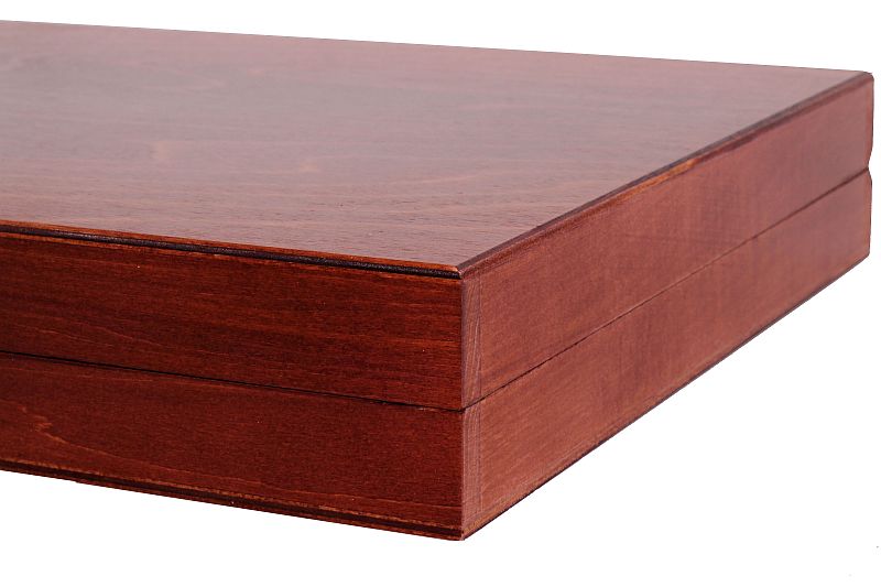 Eleganckie figury szachowe w brązowej drewnianej kasetce - Eleganckie figury szachowe w brązowej drewnianej kasetce