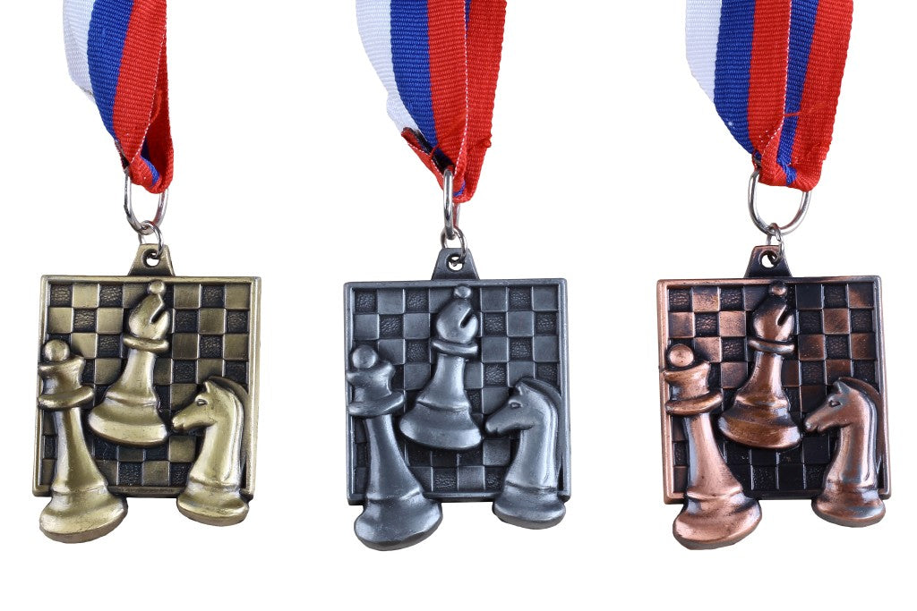 Médaille Echecs carrée de 43x48mm - Médaille d'argent - Médaille Echecs carrée de 43x48mm - Médaille d'argent