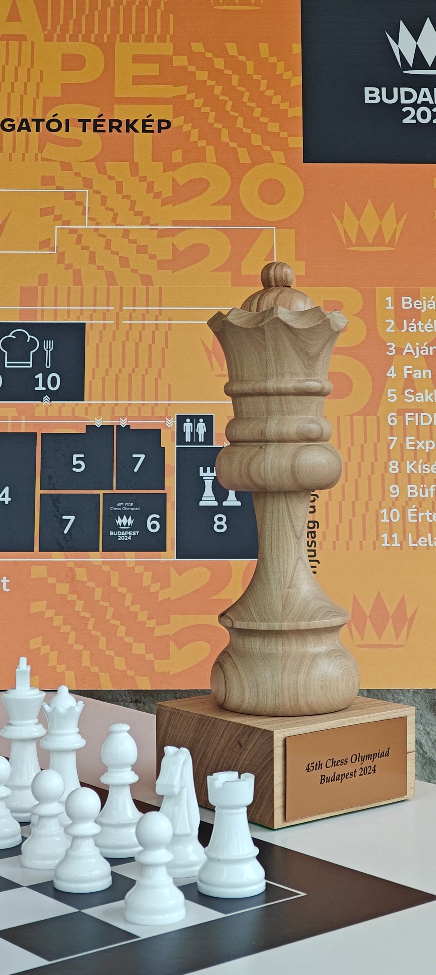 Wooden Chess Trophie - Black Rook - 641133ea8d14b71180232c62d35727b1