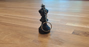 Porte clé - Dame noir / Pièce d'échecs en bois teinté en noir